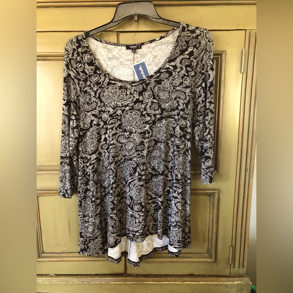 0X black and white long top.